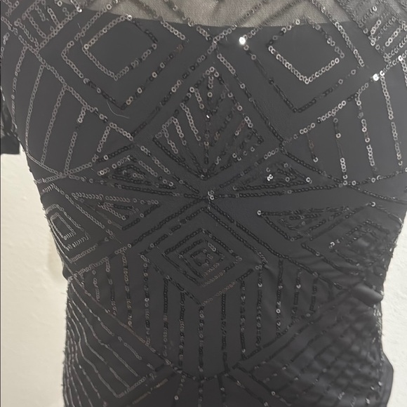 Elegant Black Blouse with Sophisticated Style - Picture 3 of 7